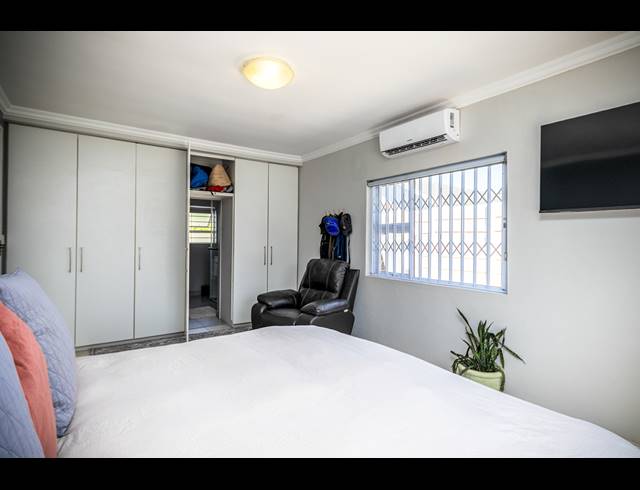 4 BEDROOM FREESTANDING TO LET IN TABLE VIEW